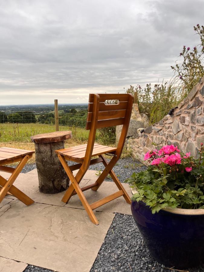 Hilltop Hideaway - Secluded Pod With Private Hot Tub Ньюри Экстерьер фото
