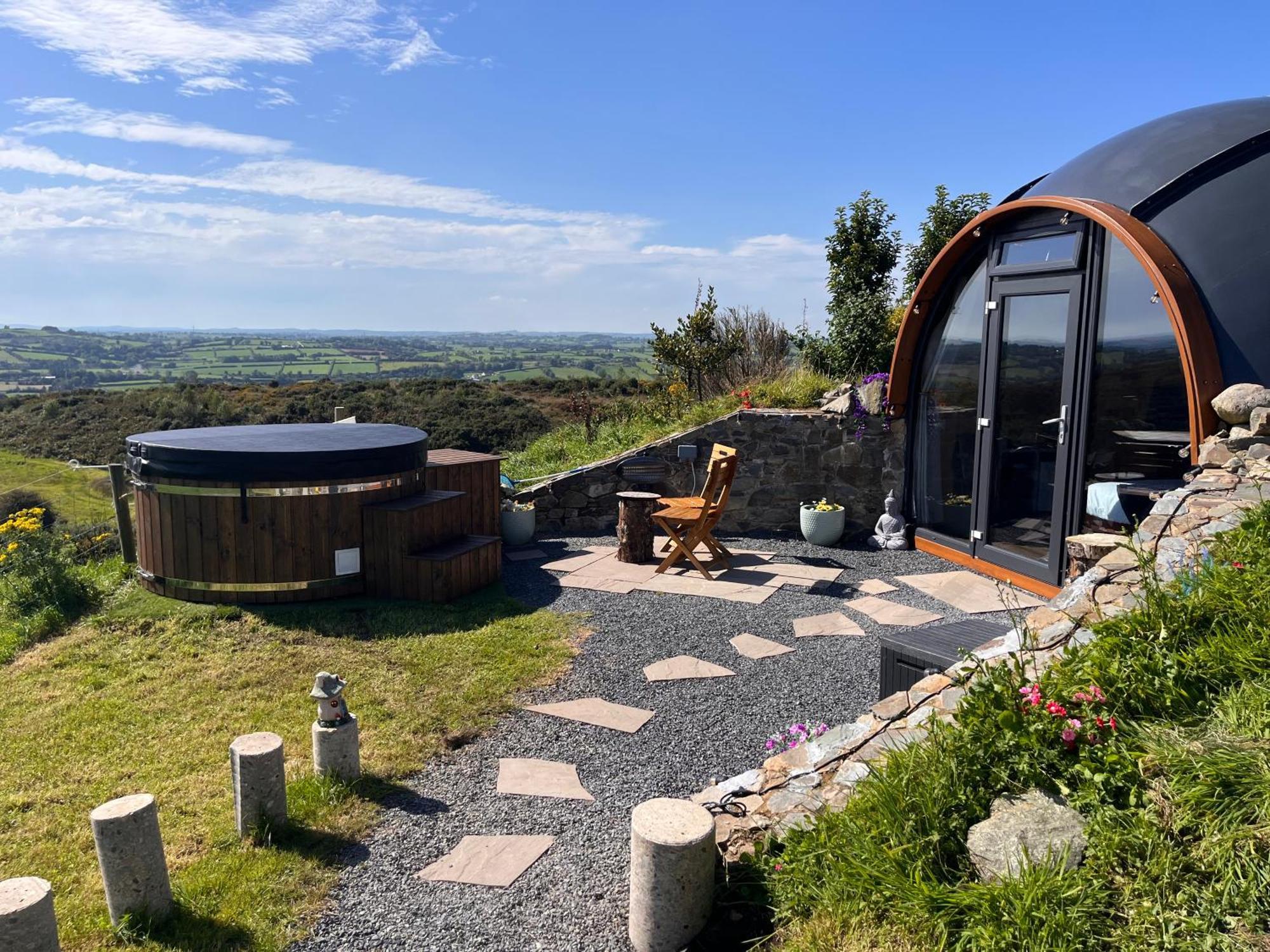 Hilltop Hideaway - Secluded Pod With Private Hot Tub Ньюри Экстерьер фото