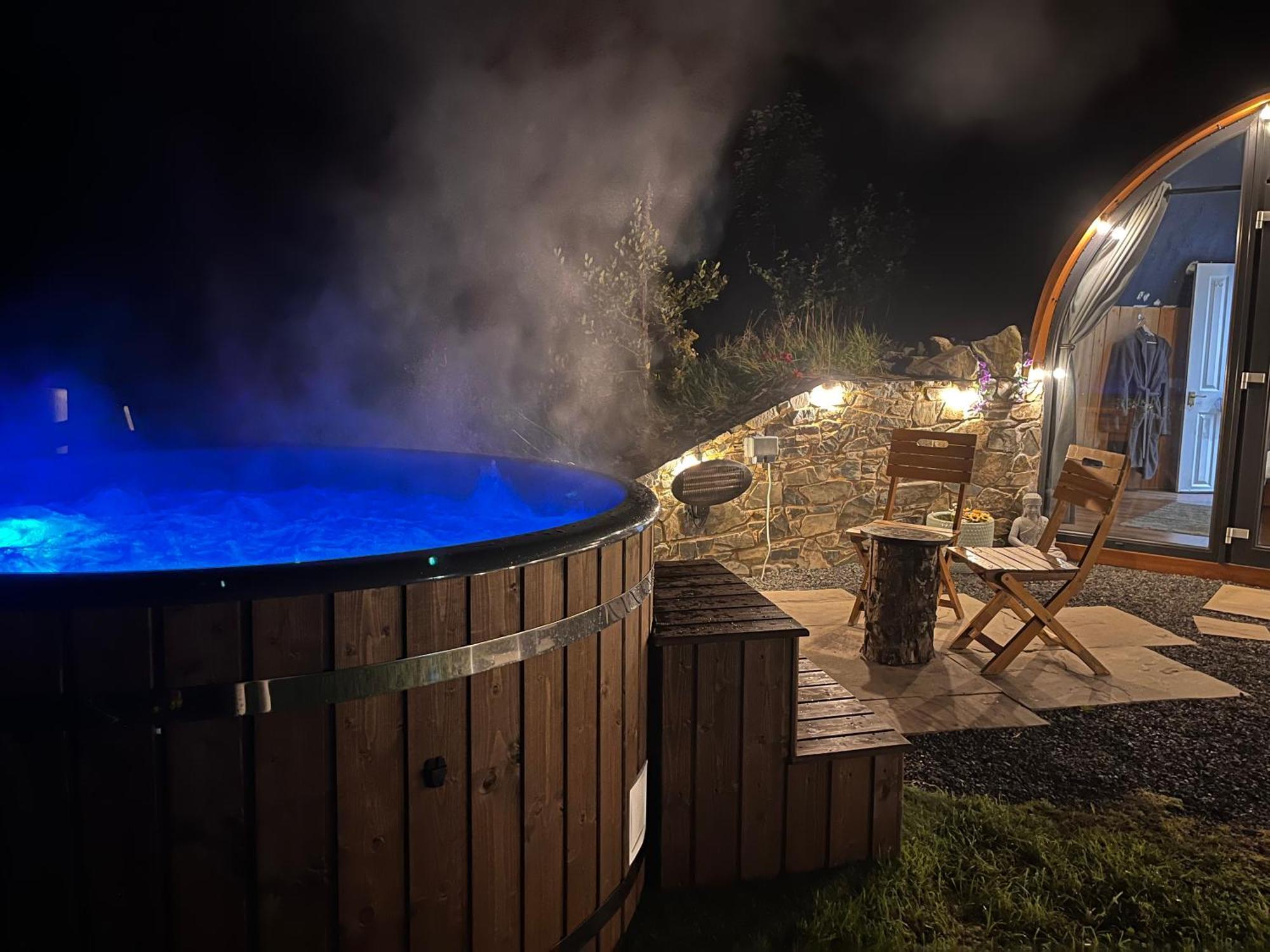 Hilltop Hideaway - Secluded Pod With Private Hot Tub Ньюри Экстерьер фото