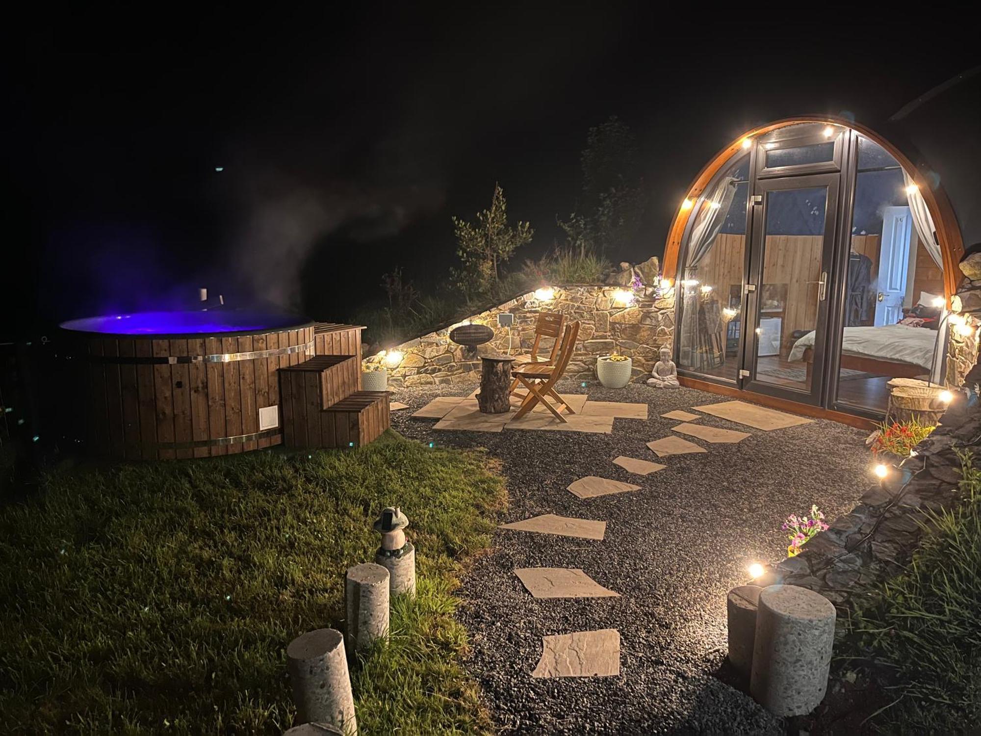 Hilltop Hideaway - Secluded Pod With Private Hot Tub Ньюри Экстерьер фото